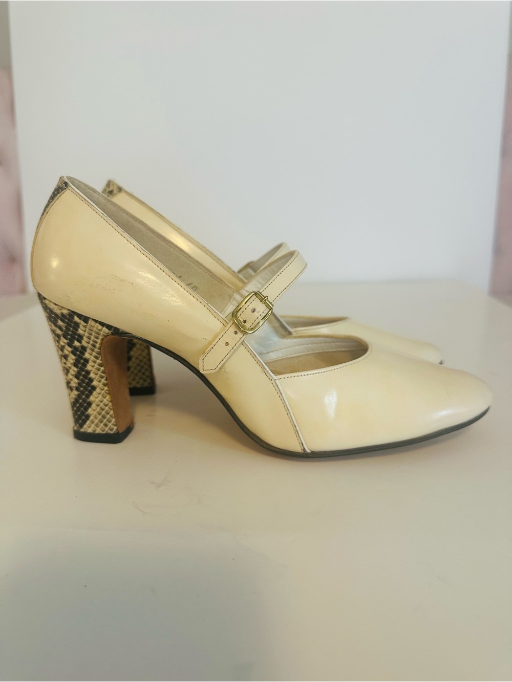 Vintage 60’s Mary Jane  Patent Pump Snakeskin 6
